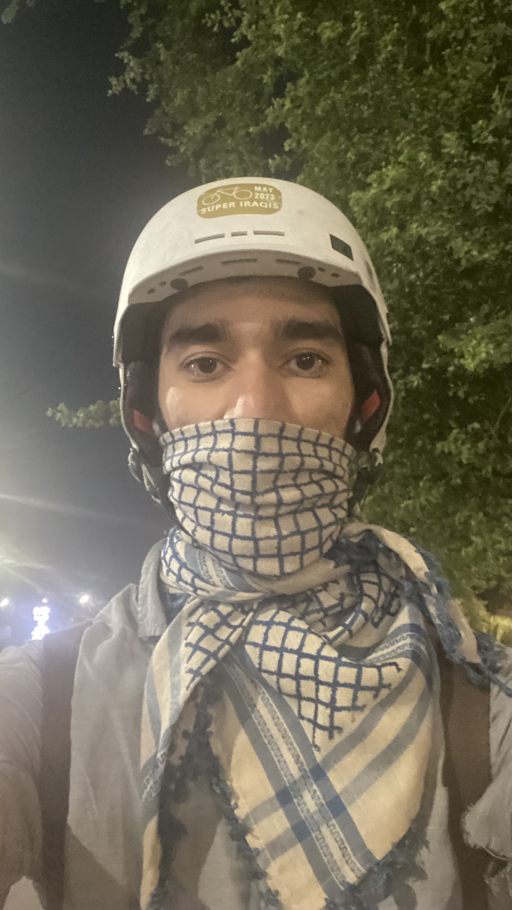 In the absence of a proper face mask that keeps out car exhaust and other pollutants, I used this beautiful shemagh. Also, I’m still featuring the Super Iraqis sticker on my helmet :D